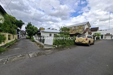 Jual Tanah Strategis Bonus Bangunan di Jl. Kaliurang Km 7 Sleman Yogyakarta Dekat UGM, PAKUWON, AL AZHAR AYWS