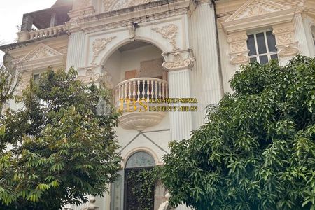 Dijual Rumah 2.5 Tingkat di Komplek Royal Sumatera Cluster Royal Golf Mansion Medan