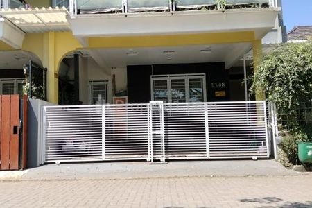 Dijual Rumah Bagus 3 Lantai Semi Furnished di Padasuka Bandung Lokasi Strategis di Main Road Komplek