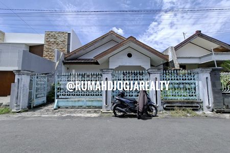 Jual Kost Murah 10 Kamar Tanah Luas Strategis di Hoscokroaminoto Wirobrajan Yogyakarta Dekat Malioboro, Kraton Jogja