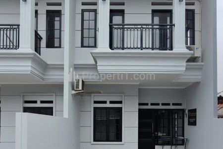 Dijual Rumah Klasik 2 Lantai di Juanda Depok