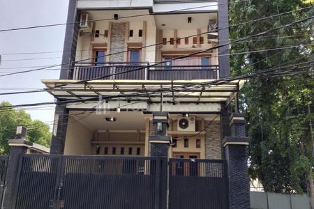 Disewakan Rumah Siap Huni Bebas Banjir Strategis Lingkungan Aman di Komplek Depkes Sunter Jaya Jakarta Utara