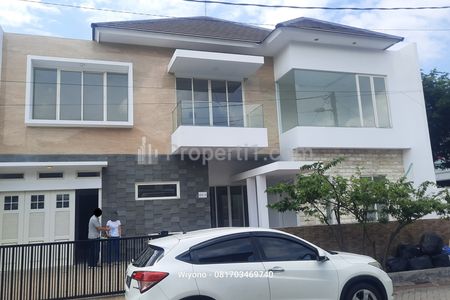 Jual Rumah Pantai Mentari Surabaya - Unit Terbesar dan Terluas di Cluster Hampton Regency dengan 2 Ruang Keluarga dan Akses Service Area yang Terpisah