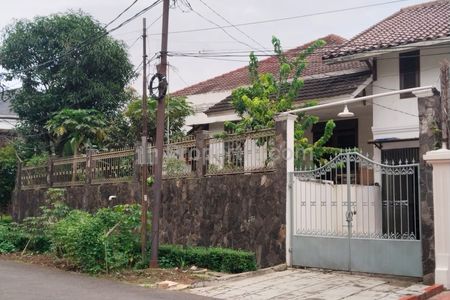 Dijual Rumah Tua Hitung Tanah Dalam Komplek Cinere, Depok