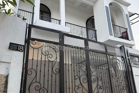 Jual Rumah Brand New dan Modern American Classic di Jamblang 1, Pondok Gede, Bekasi