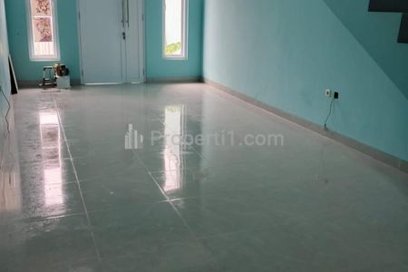 Disewakan Rumah Siap Huni 5 BR, Akses Dua Mobil di Bendungan Hilir, Dekat Sudirman, Tanah Abang - Jakarta Pusat
