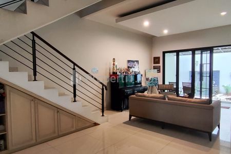 Disewakan Rumah Furnished Depan Taman Sutera Onyx, Alam Sutera - Luas dan Nyaman