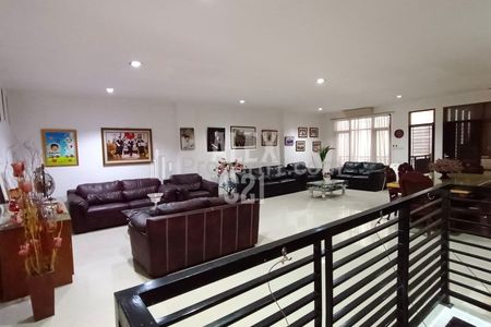 Sewa Rumah Mewah Komplek di Palmerah, Jakarta Pusat