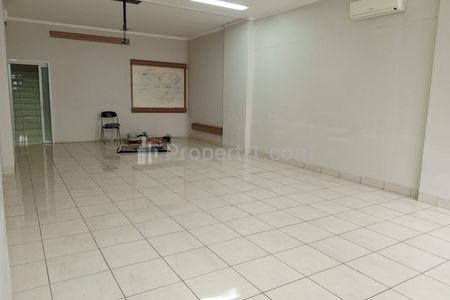 Disewakan Ruko Siap Pakai 3,5 Lantai di Emerald Summarecon Bekasi