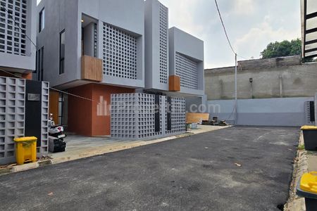 Dijual Rumah Baru Dalam Cluster di Billymoon Pondok Kelapa, Duren Sawit, Jakarta Timur
