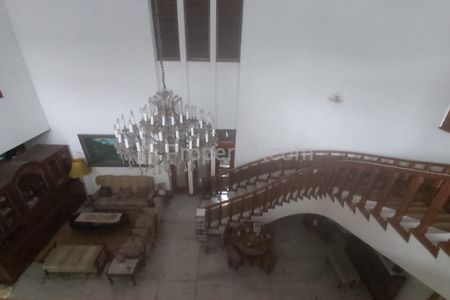 Jual Cepat Nego Rumah Besar Ada Kolam Renang 5 BR Luas 1830m2 Bangunan 1124m2 Dua Lantai di Bukit Golf Pondok Indah Jakarta Selatan