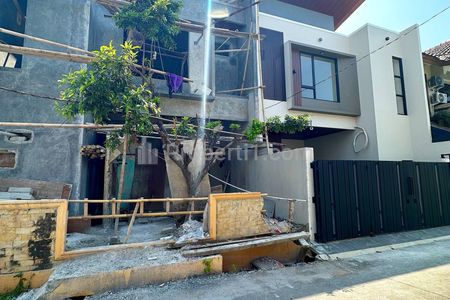 Tampak dari halaman depan