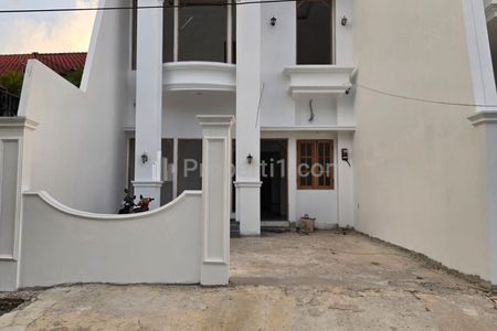 Dijual Rumah Baru Dalam Komplek Tenang di Duren Sawit Jakarta Timur