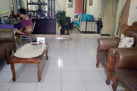 Dijual Rumah Bagus 2,5 Lantai di Taman Modern Cakung Jakarta Timur