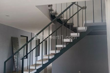 Jual Nego Gudang HGB Luas 1043m2 Bangunan 950m2 di Kawasan Industri Delta Silikon Cikarang, Dekat GIIC, KITIC, Hyundai, AEON Mall, Jababeka Bekasi