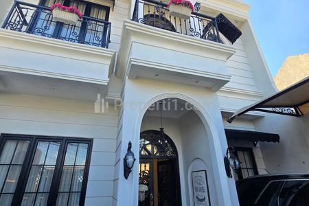 Dijual Rumah Mewah Full Furnished dengan Rofftop di Condet Jakarta Timur