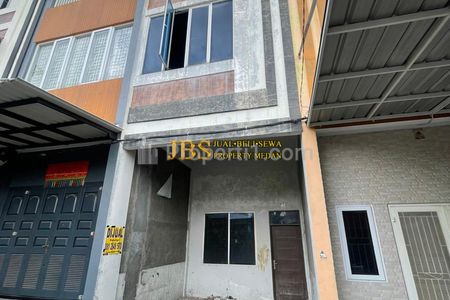 Dijual Rumah 2,5 Tingkat di Komplek Setia Jadi Palace Medan Jalan Setia Jadi