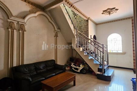 Jual Rumah Klasik di Komplek Cantik, Koja, Rawa Badak, Jakarta Utara