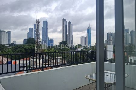 Dijual Rumah Mewah 4 Lantai dengan Fasilitas Lift di Area Pejompongan Benhil Jakarta Pusat 