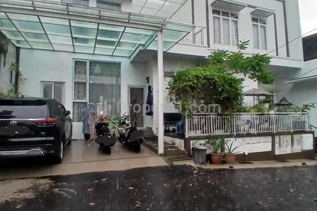 Dijual Rumah Mewah 2,5 Lantai di Bella Casa Residence Depok