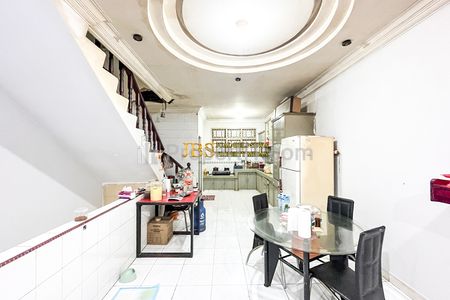 Dijual Ruko  3,5 Tingkat di Jalan Ansari (Dekat Thamrin) Medan