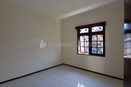 Dijual Rumah Murah Hitungan Tanah di Klampis Semolo Surabaya