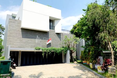 Dijual Rumah Mewah BRAND NEW, 3 Lantai FURNISHED, dengan Swimming Pool, Siap Huni, Dalam Cluster di BSD Tangerang Selatan