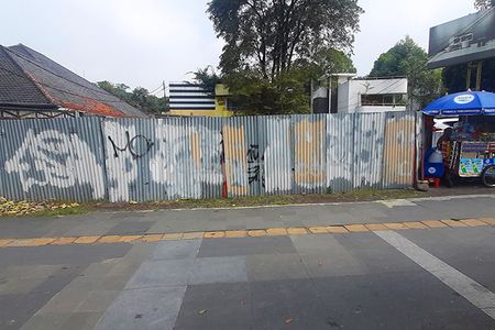 Jual Bangunan Tua Hitung Tanah 2022 m2 SHM Muka 20 Meter Jarang Ada Lokasi Premium Super Strategis di Jl. Ir. H. Juanda Dago Bandung