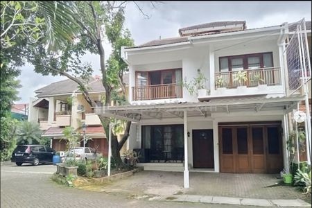 Dijual Rumah Bagus Super Murah Siap Huni di Jagakarsa, Jakarta Selatan, 261m2, 3 Lantai, Bebas Banjir