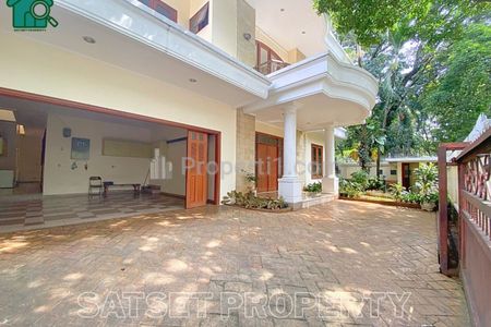 Disewakan Rumah Luas di Area Pondok Indah Jakarta Selatan SSP676