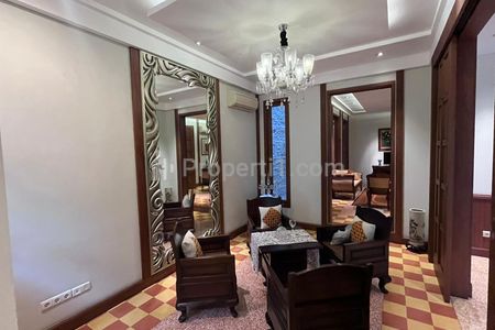 Jual Rumah Siap Huni di Menteng, Jakarta Pusat - 5 Kamar Tidur, Furnished