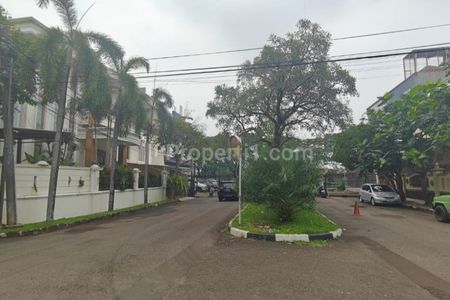 Dijual Rumah Gading Kirana Kelapa Gading Jakarta Utara - Hoek, Jalan Lebar, Nego Sampai Jadi