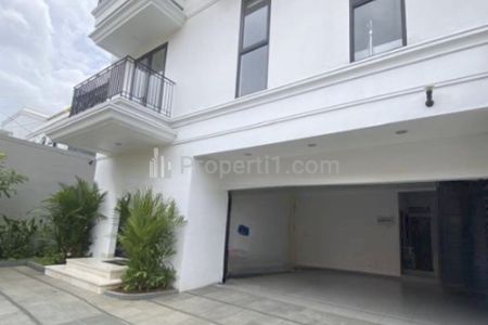 Disewakan Rumah Mewah 3 Lantai di Area Senopati Kebayoran Baru Jakarta Selatan SSP678