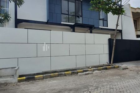 Dijual Rumah Baru Siap Huni, Lokasi Strategis di Sutorejo, Surabaya Timur