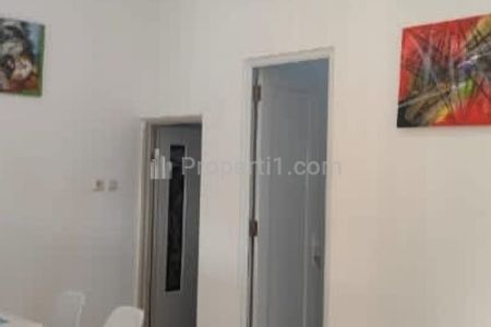 Jual Rumah Baru Gading Griya Lestari Kelapa Gading, Jakarta Utara - Tinggi dari Jalan 1 Meter, Jalan Depan Rumah 2 Mobil, Persis Depan Taman, Murah 