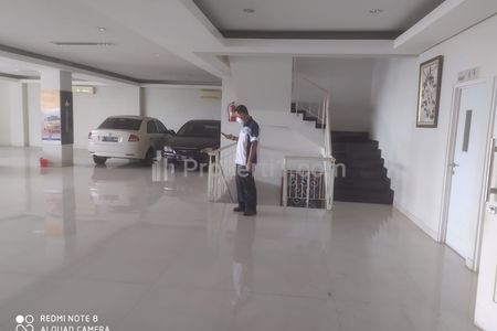 Jual Gedung Showroom dan Bengkel Mobil Berikut Peralatan, Lift Mobil & Body Repair di Pancoran Mas Depok, Lokasi Strategis, Gedung Bagus, Siap Pakai