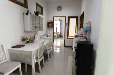 Jual Rumah Bagus, Full Furnished, Lokasi Super Strategis, Bebas Banjir di Warung Buncit, Jakarta Selatan