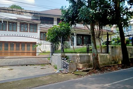 Jual Rumah Klasik Modern Tanah 612 m2 SHM Muka 30 Meter untuk Rumah Tinggal Villa Guest House Lokasi Premium Dekat Heritage Golf Course Dago Bandung