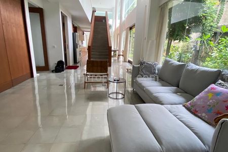 Disewakan Rumah 3BR dalam Compound Full Fasilitas - Pejaten, Jakarta Selatan