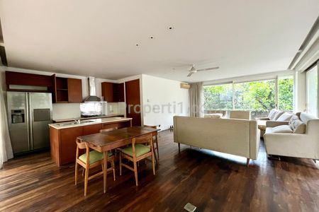 Disewakan Rumah 4BR 3 Lantai dengan Taman, Full Facility - Pejaten, Jakarta Selatan