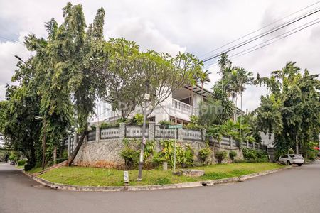 Disewakan Rumah Pondok Indah 2 Lantai 4+1BR, Kebayoran Lama
