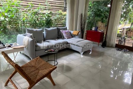 Sewa Rumah Dalam Compound di Pejaten, Jakarta Selatan - 3 Kamar Tidur, Semi Furnished