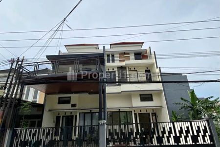 Dijual Rumah Baru Modern Jl. Raya Medokan Tambak Rungkut – Siap Huni!