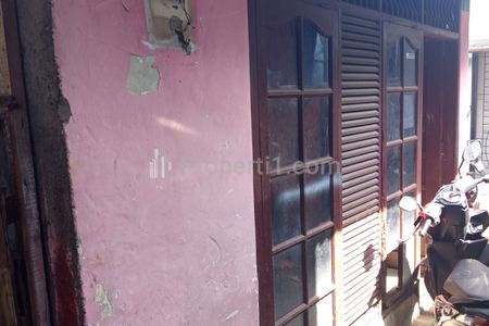 Dijual Rumah Second Murah Strategis di Wilayah Tanah Baru, Beji, Depok