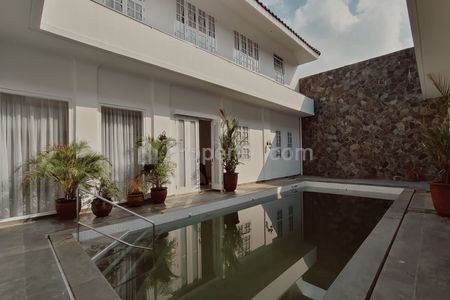 Sewa Rumah di Brawijaya, Kebayoran Baru, Jakarta Selatan - Ada Kolam Renang & Lift
