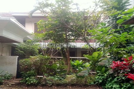 Sewa Pavilun untuk Kantor dengan Ruang Tamu Ruang Keluarga dan Kamar Mandi Parkir Luas Lokasi Super Strategis di Sayap Jalan Riau Martadinata Bandung