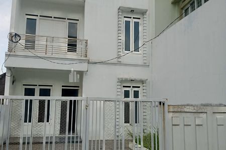 Jual Rumah Baru Minimalis Modern 3 Kamar Tidur 2 Kamar Mandi Carport Lingkungan Nyaman Aman dan Tenang di Cisaranten Kulon Arcamanik Bandung