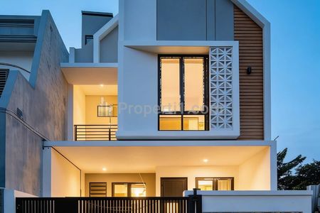 Dijual Rumah Baru Dalam Komplek 3 Lantai di Pondok Bambu Jakarta Timur