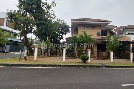 Jual Rumah Bagus di Cluster Taman Berdikari Sentosa Rawamangun, Jalan Sangat Lebar, Hoek, Murah, Hadap Barat Utara, Jakarta Timur