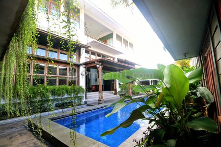 Sewa Rumah Lebak Bulus, Jakarta Selatan - Parkir Basement 10 Mobil & Ada Kolam Renang